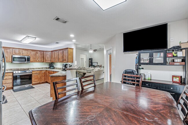 Building Photo - 121 Hillwood Dr