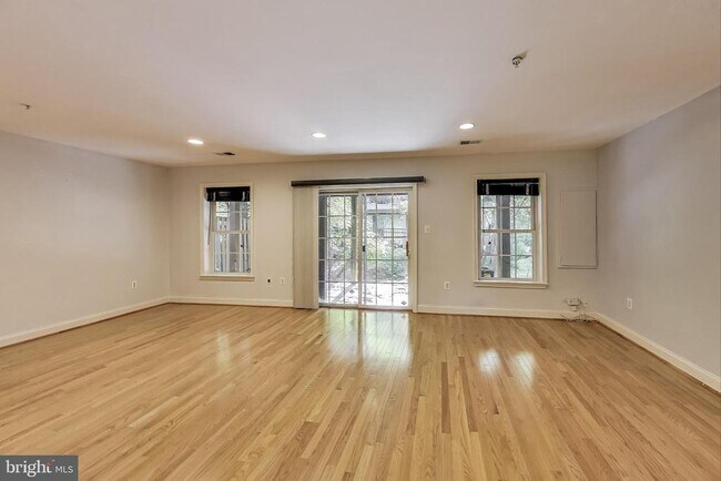 Building Photo - 6402 Spring View Pl