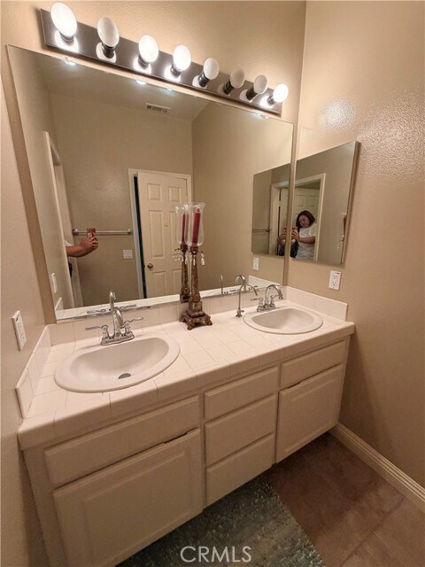 Building Photo - 21845 Heatherwood Ln