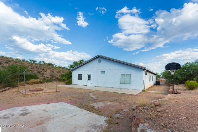 Building Photo - 392 Falcon Ct