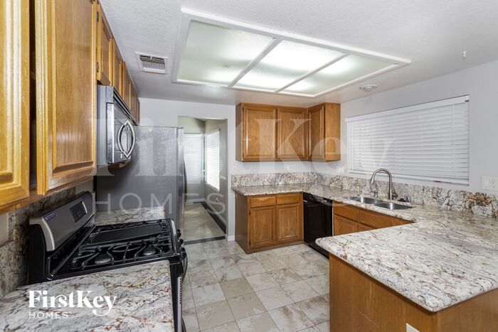 Building Photo - 344 Templeton Dr