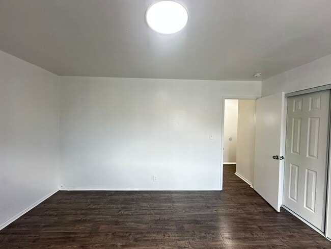 Building Photo - 3408