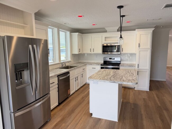 Building Photo - 388 Sunshine Dr