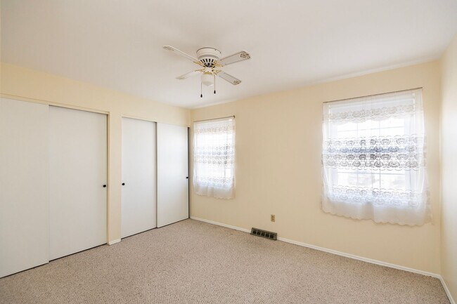 Building Photo - Beautiful 4 Bedroom 3 Bathroom South County Home