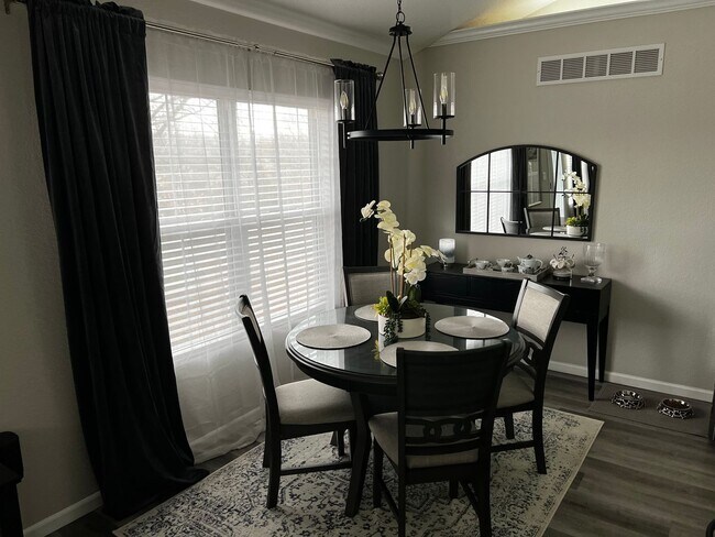 Building Photo - beautiful updated large home