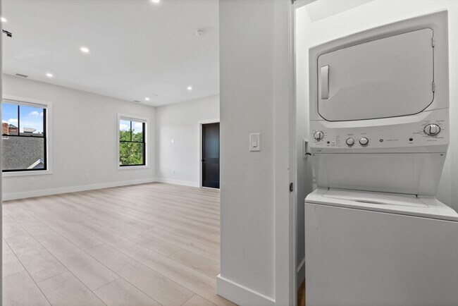 Building Photo - 198 Albion St