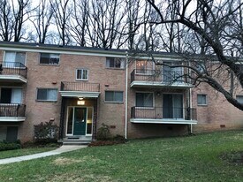 Building Photo - 10630 Kenilworth Ave
