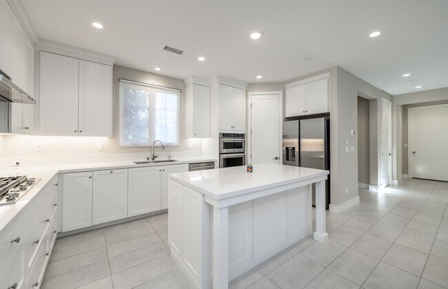 Building Photo - 3bedroom/3 bath/Gated Orchard Hill/Detached House for rent