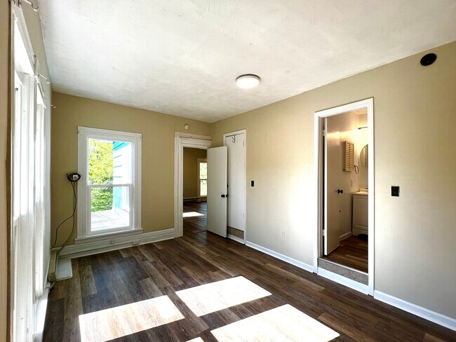 Building Photo - 82 E Lorain St