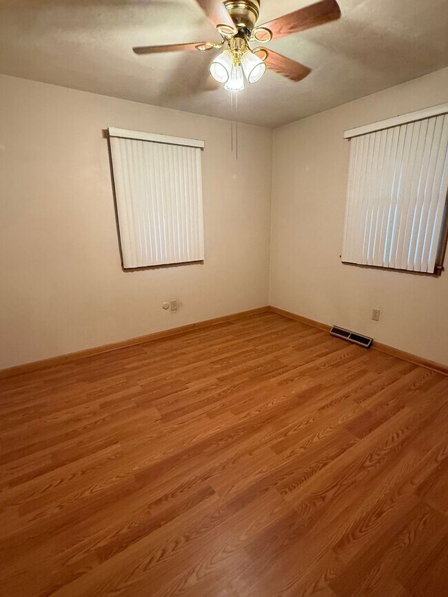 Building Photo - 712 Mellen Dr