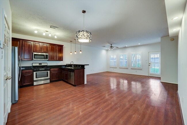 Building Photo - 1161 Eden Park Ln