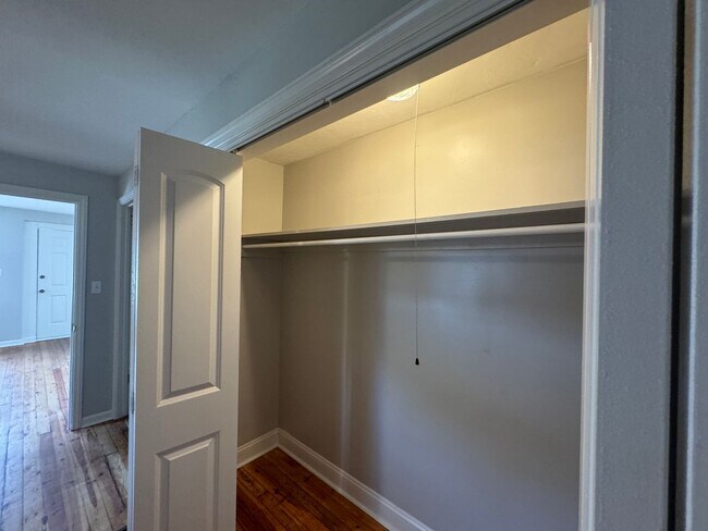 Building Photo - 1 Bedroom with water and electric included close to downtown Morganton!