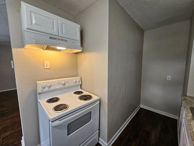 Building Photo - Charming duplex  established Parkdale Heights area of Dallas.