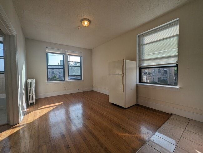 Building Photo - 2737 N Spaulding Ave