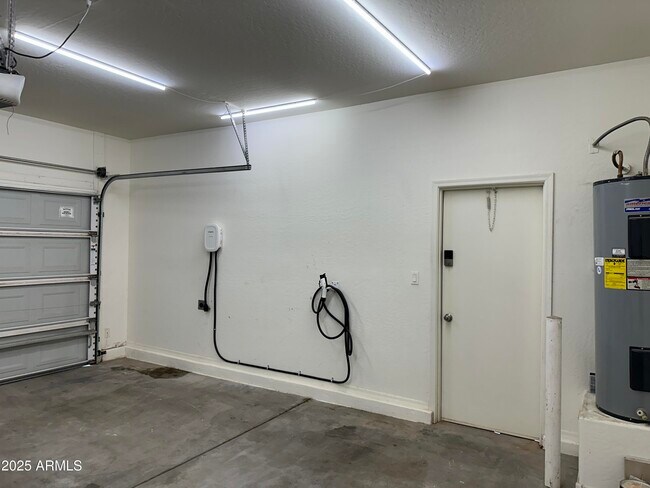 Building Photo - 1746 E Chaparral Dr