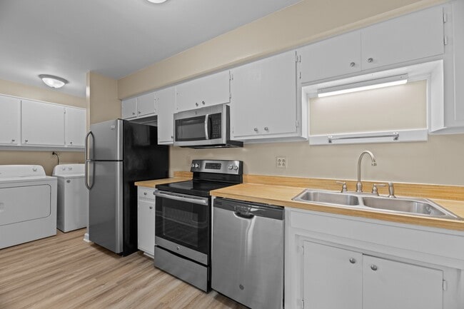 Building Photo - 21 Donnell Ave