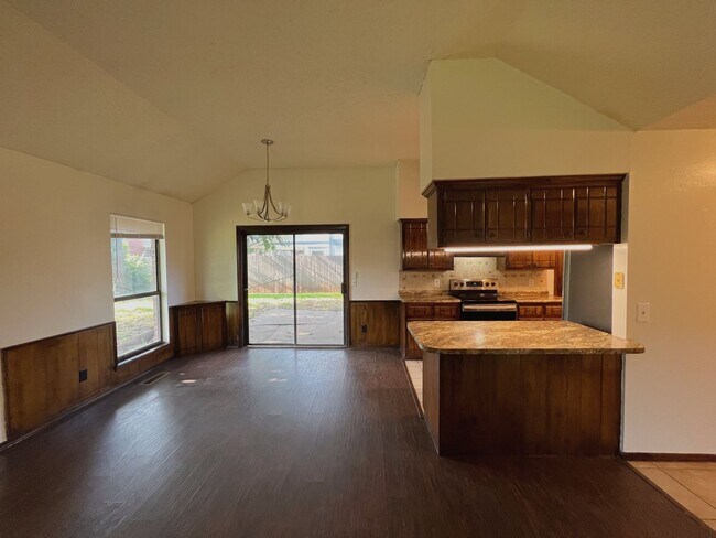 Building Photo - CHARMING 3 BED IN EDMOND!