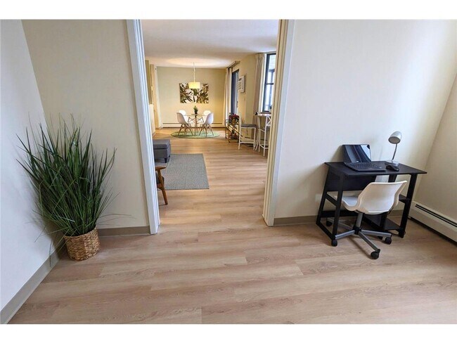 Building Photo - 6500 Woodlake Dr