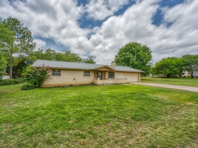 Building Photo - 207 McGee Trail