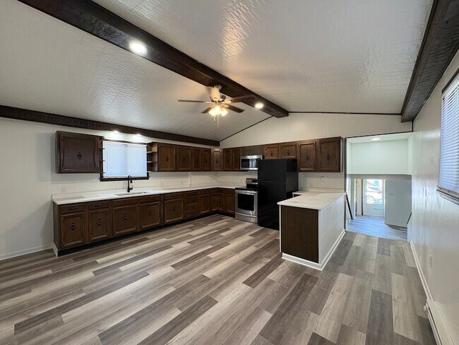 Building Photo - 1409 Kelly St