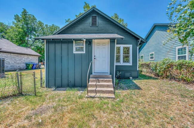 Building Photo - 909 N 10th St