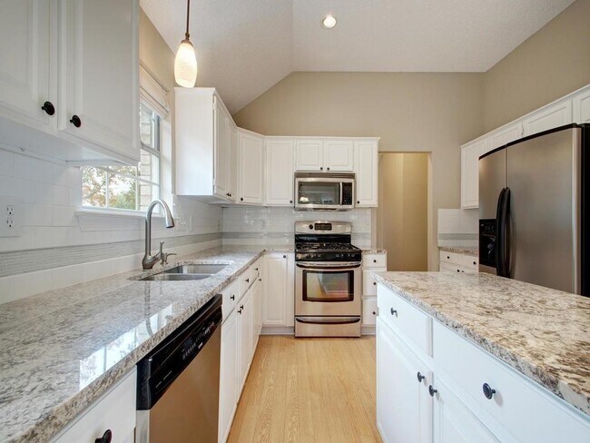 Building Photo - 1208 Woodhollow Cove