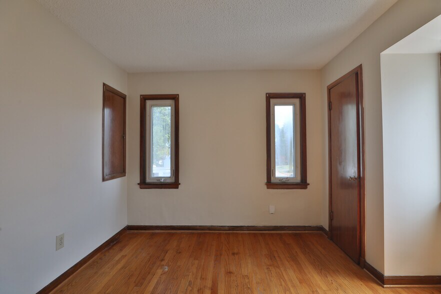 Building Photo - 3248 Indianola Ave