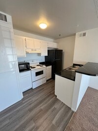 Building Photo - 1 Bedroom 1 Bathroom Condo unit Near Las V...