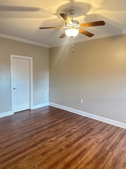Building Photo - 112 NE Bellingham Dr