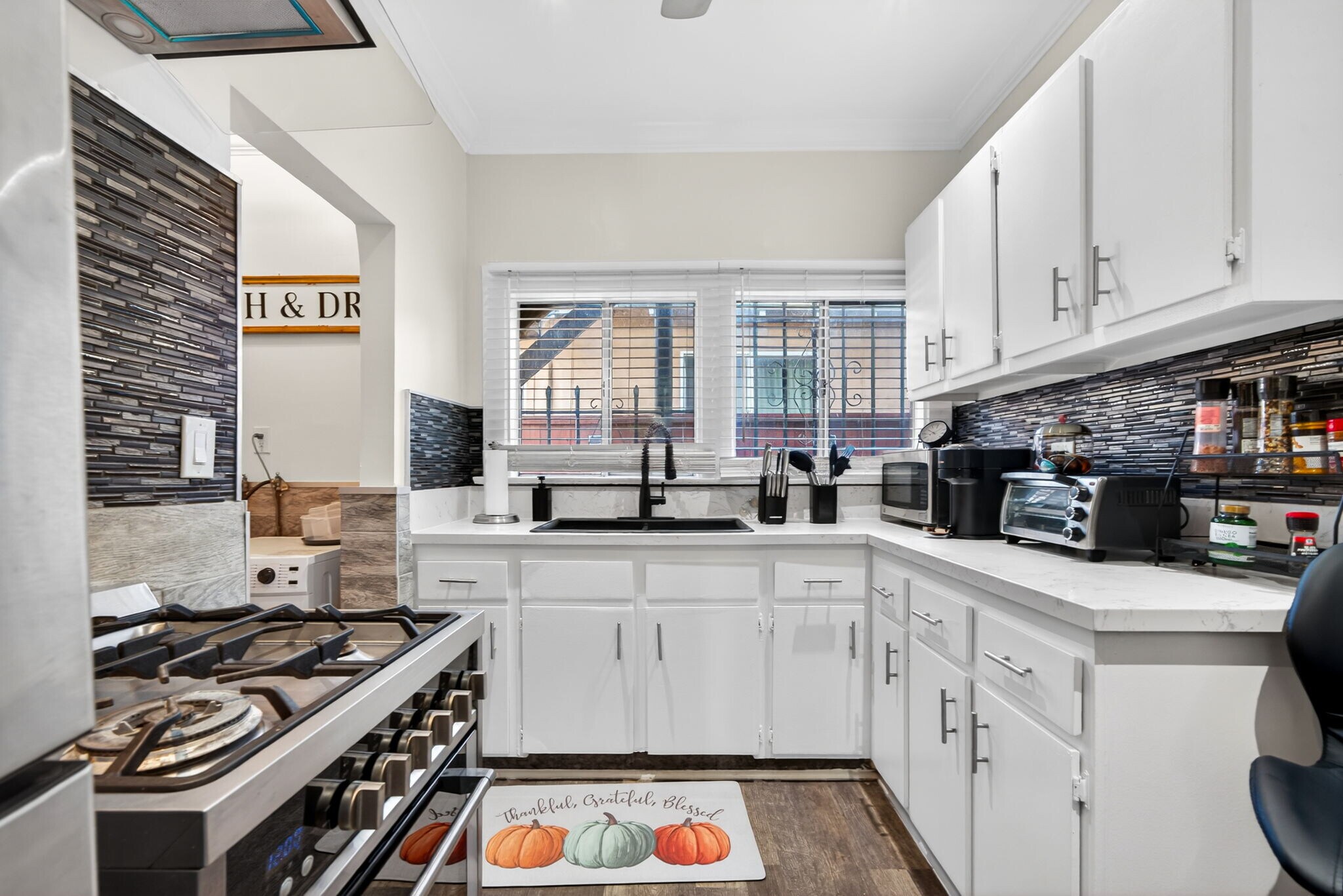 Building Photo - 5919 Lexington Ave