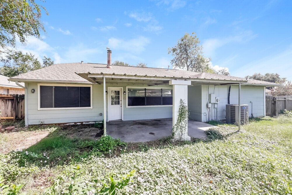 Building Photo - 21303 Bassbrook Dr