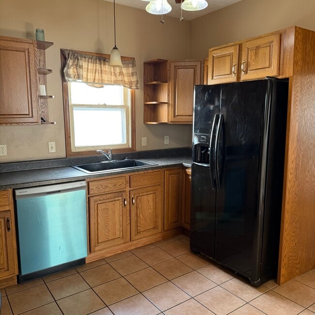 Building Photo - 239 N French Ave