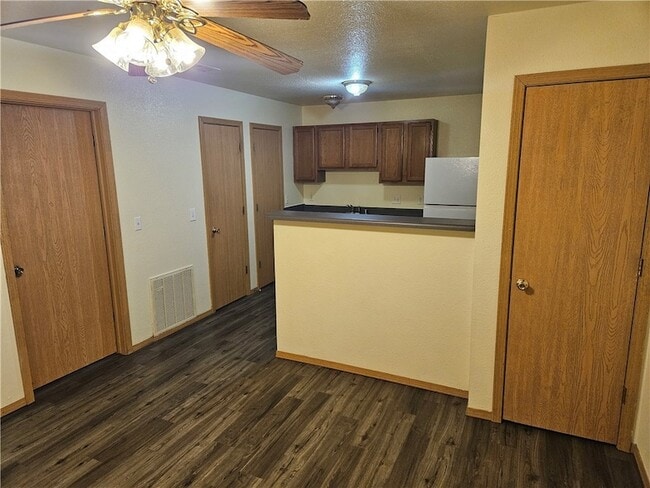 Building Photo - 322 Sadie Ln