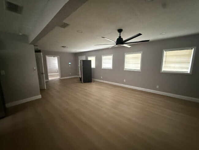 Building Photo - NEWLY RENOVATED 3 BEDROOM, 2 BATH HOME – A...