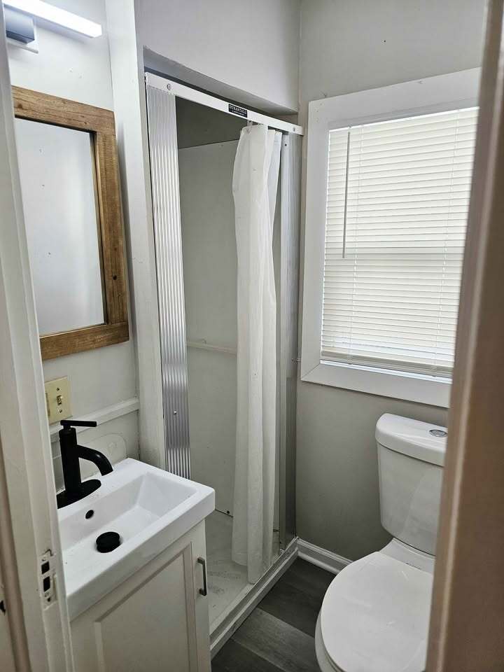 Building Photo - 313 Elm St