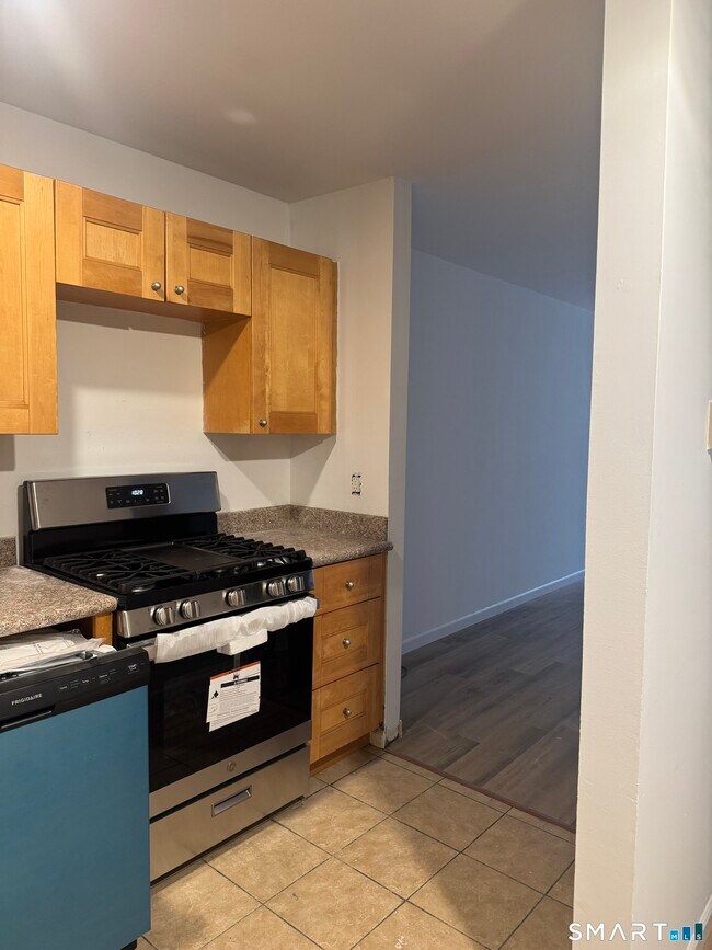 Building Photo - 15 Greenwich Ave