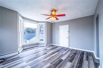 Building Photo - 216 Maplewood Ave