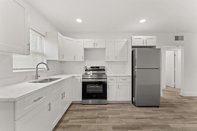 Building Photo - 602 S 13th St