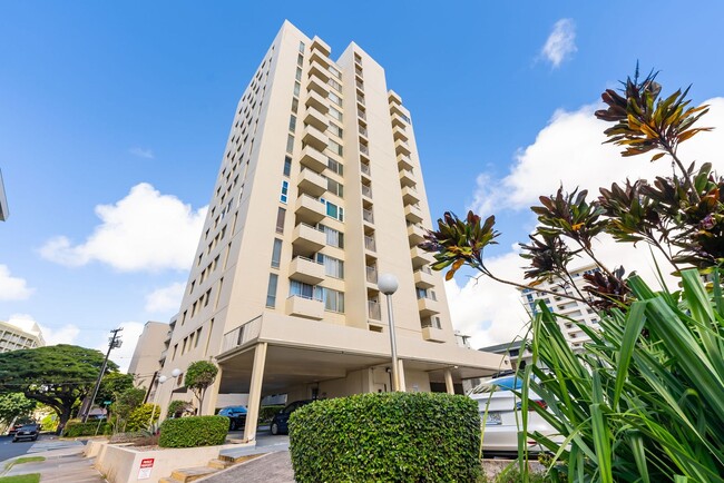 Building Photo - Punahou Pulelehua 2 Bedroom 1 Bathroom 1 Parking 7th Floor Condominium