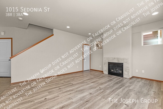 Building Photo - 1015 Sedonia St