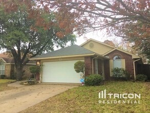 Building Photo - 405 Loma Alta Dr