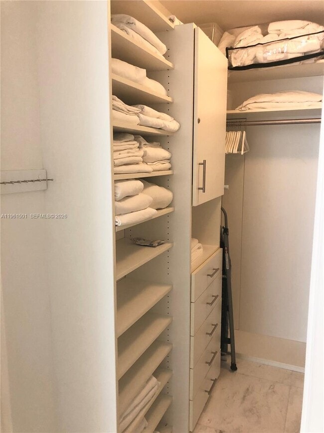 Building Photo - 15811 Collins Ave