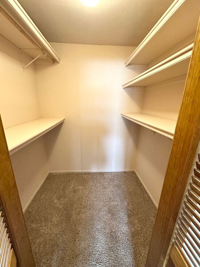 Building Photo - **Special Offer: 50% Off First Month's Rent**