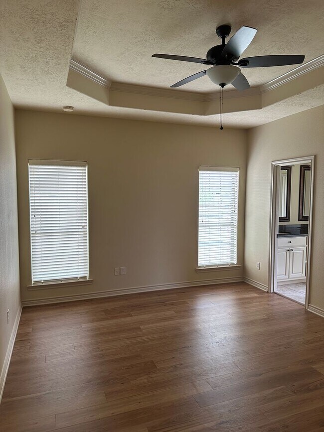 Building Photo - College Station -3 bedroom / 2 bath / 2 ca...