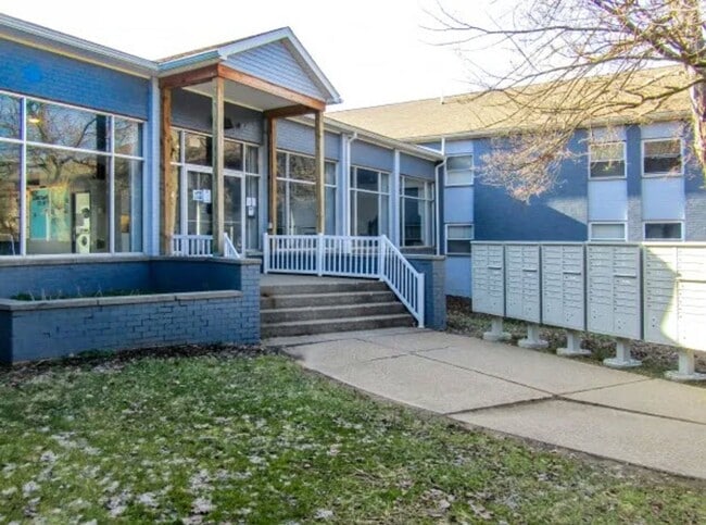 Building Photo - Affordable 2BR  Unit Near University Action