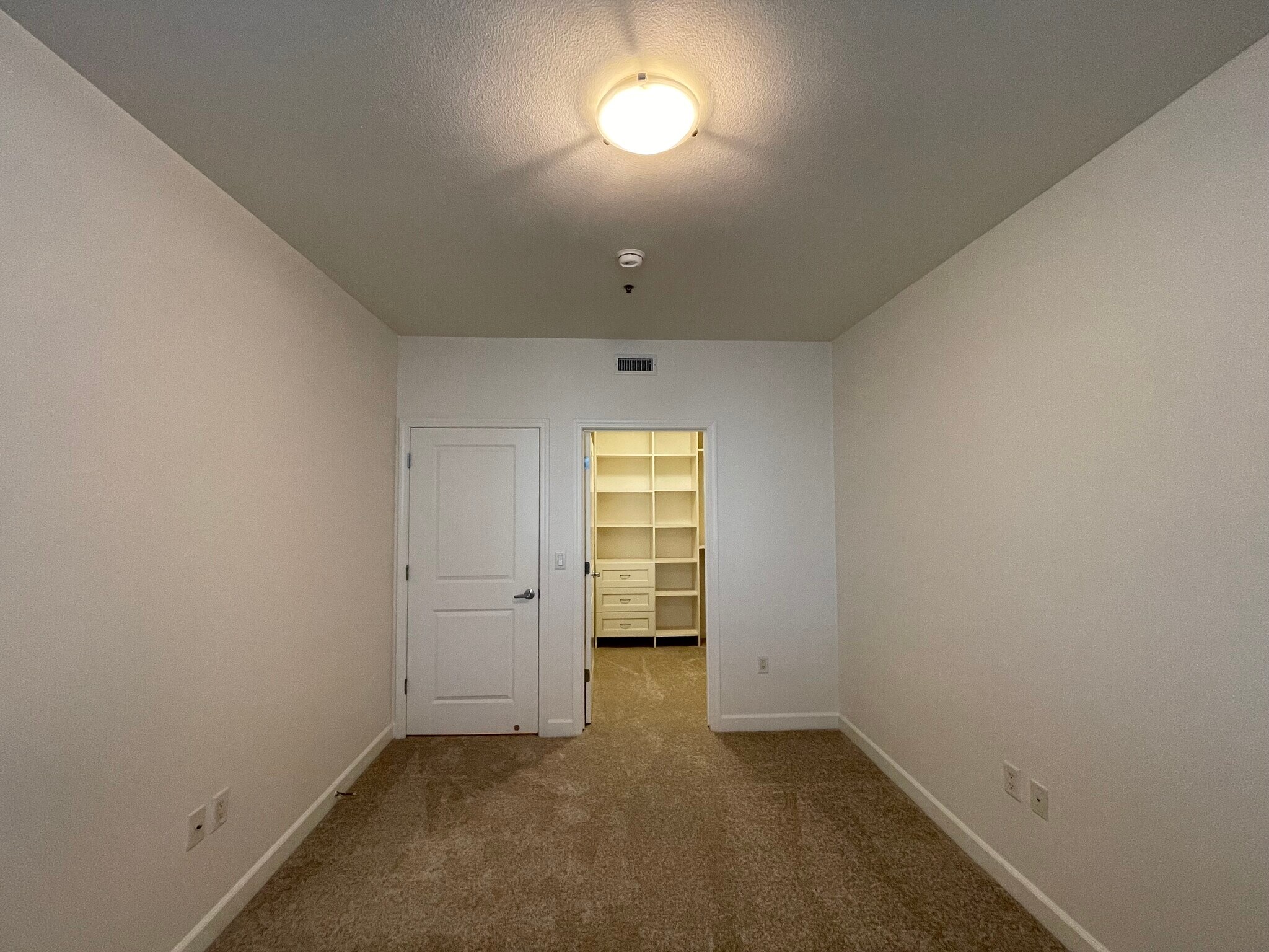 Building Photo - 423 7th St