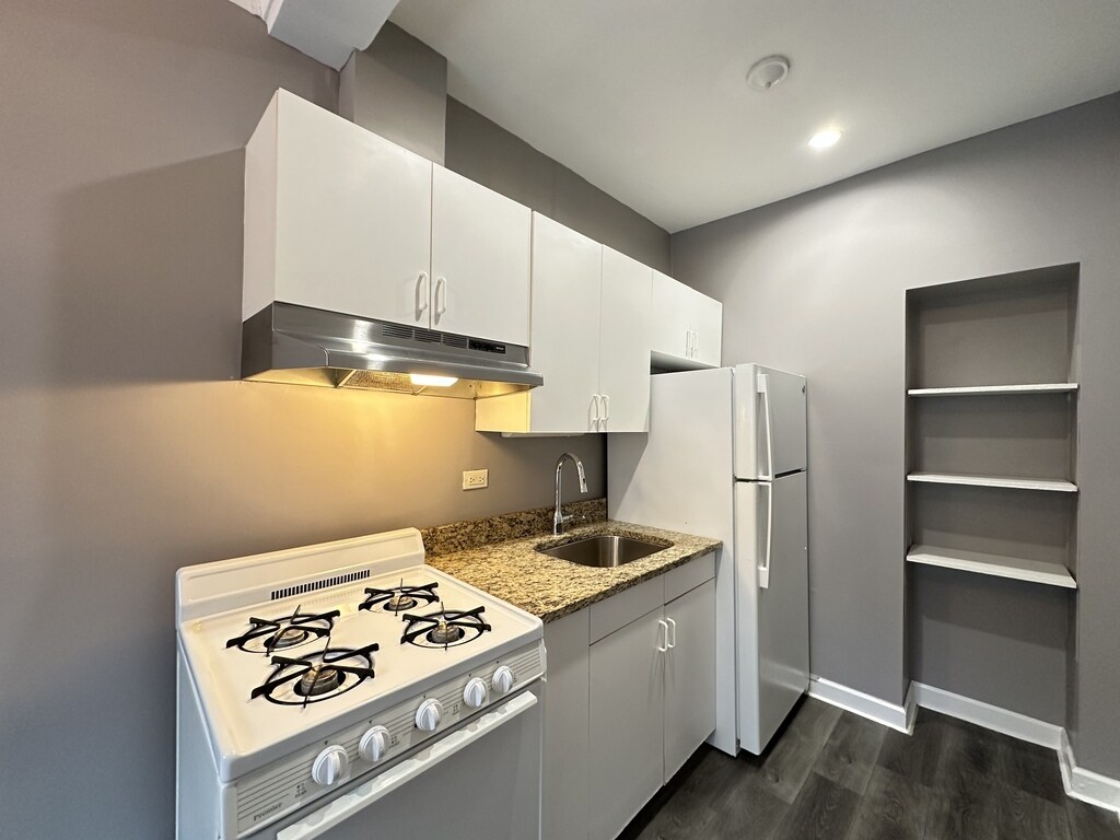 Building Photo - 5516 N Kenmore Ave