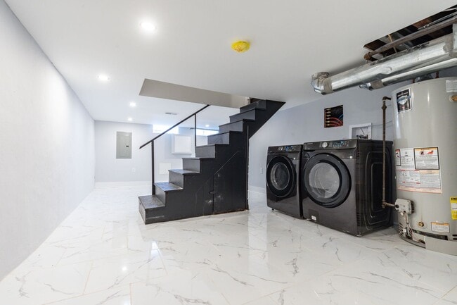 Building Photo - Newly Renovated 2-Bedroom 1-Bathroom Home in Port Richmond Available Now!