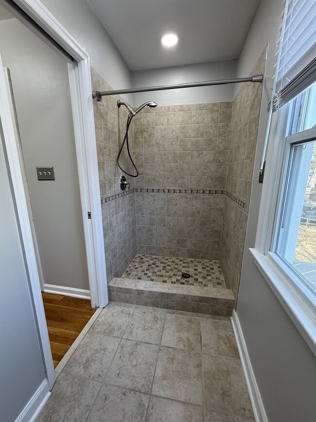 Building Photo - 4 Bedroom Home in Village Green.