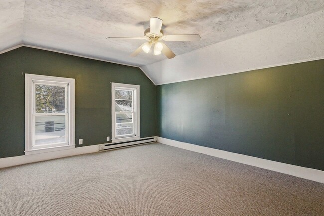 Building Photo - 514 Middle Street